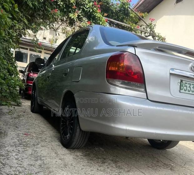 Toyota Platz 2004 Silver
