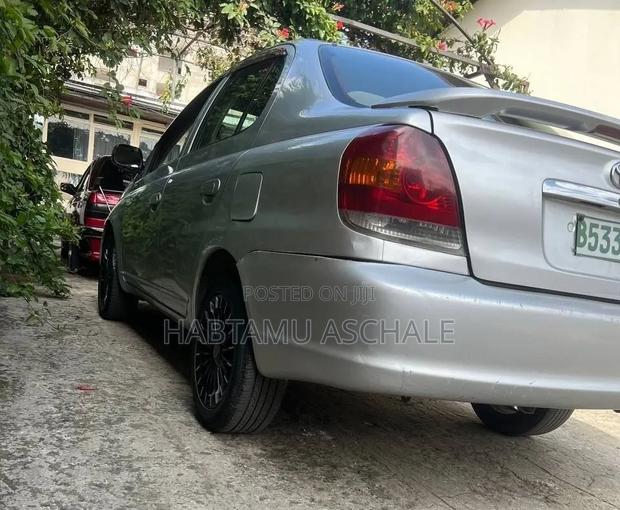 Toyota Platz 2004 Silver