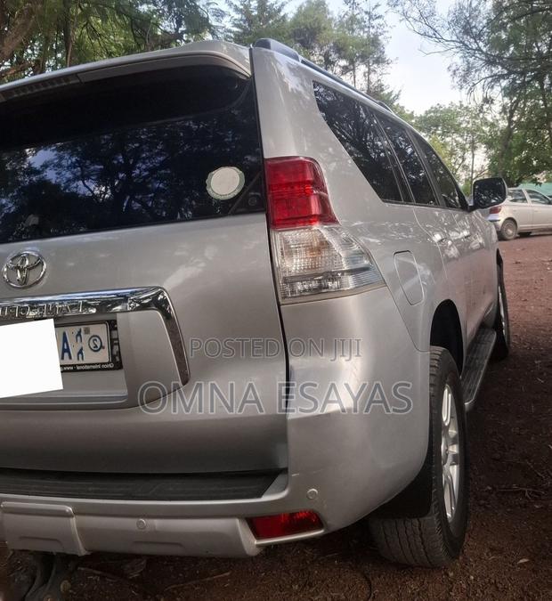 Toyota Land Cruiser Prado 2012 Silver