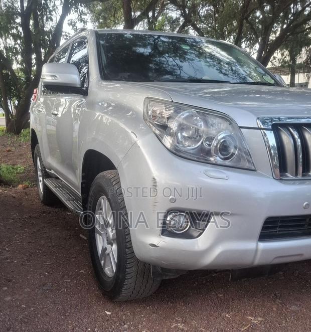 Toyota Land Cruiser Prado 2012 Silver