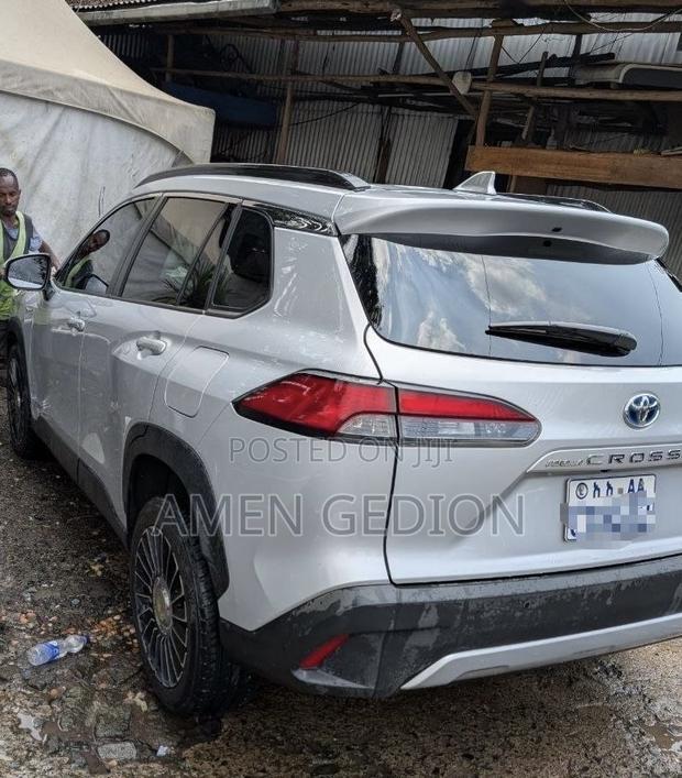 Toyota Corolla Cross Hybrid 2025 Silver