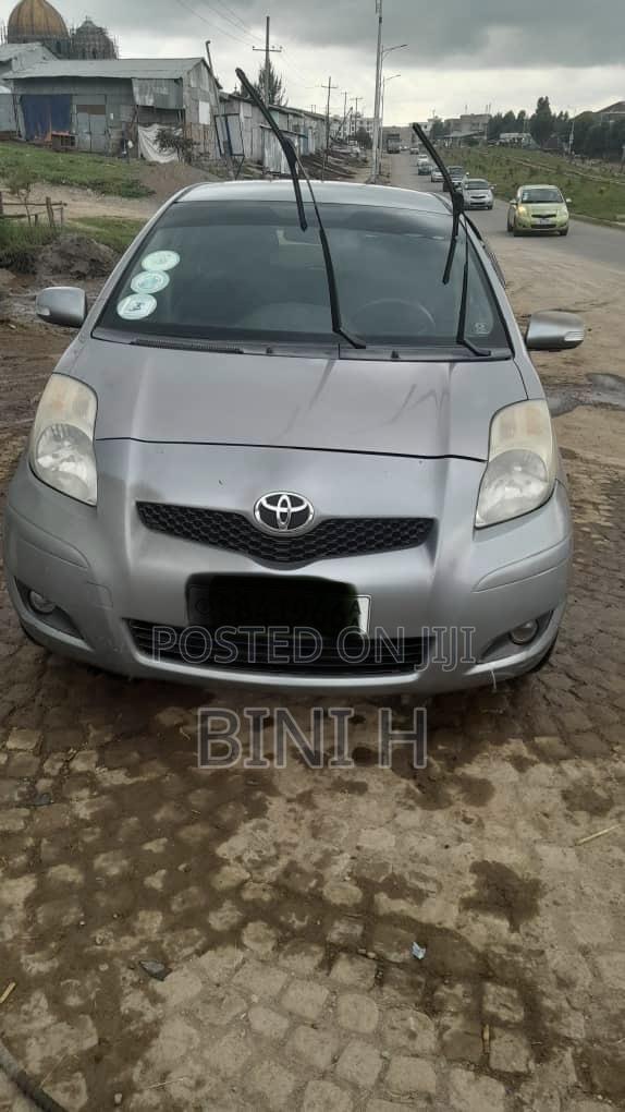 Toyota Yaris 2010 Gray