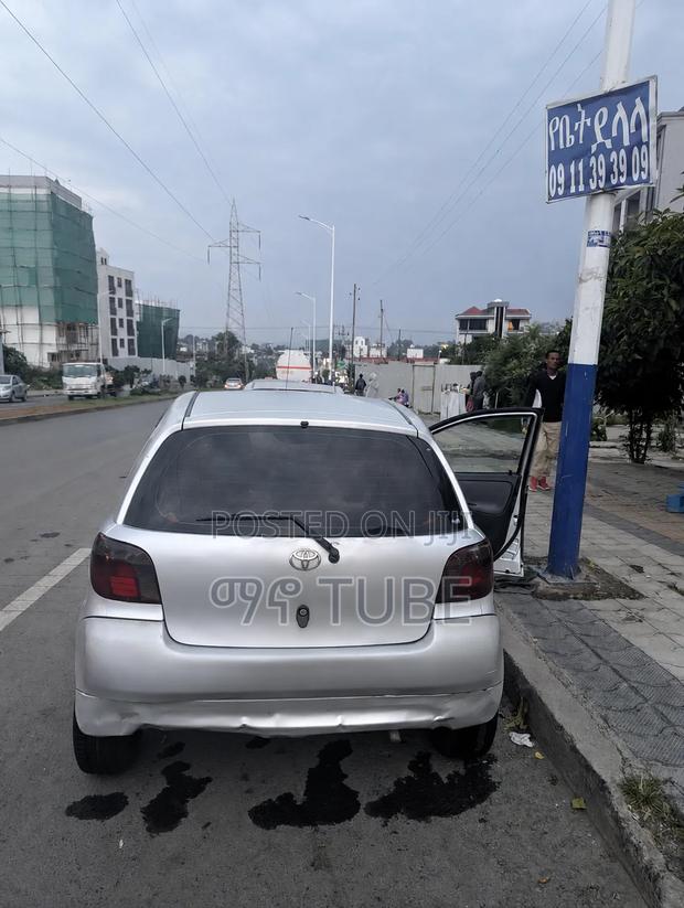 Toyota Vitz 2001 Silver