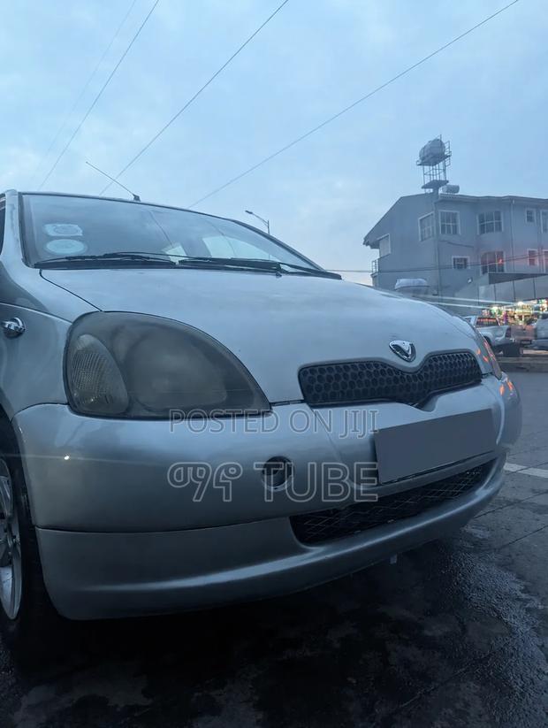 Toyota Vitz 2001 Silver