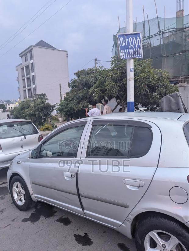 Toyota Vitz 2001 Silver