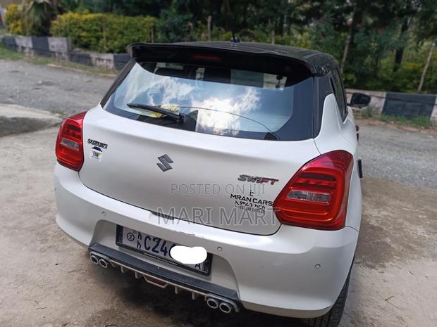 Suzuki Swift 2022 White