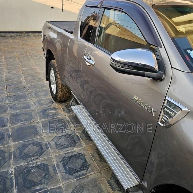 Toyota Hilux 2020 Gray