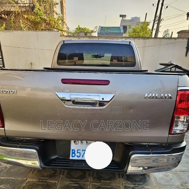 Toyota Hilux 2020 Gray