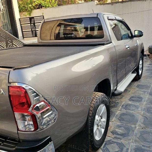 Toyota Hilux 2020 Gray