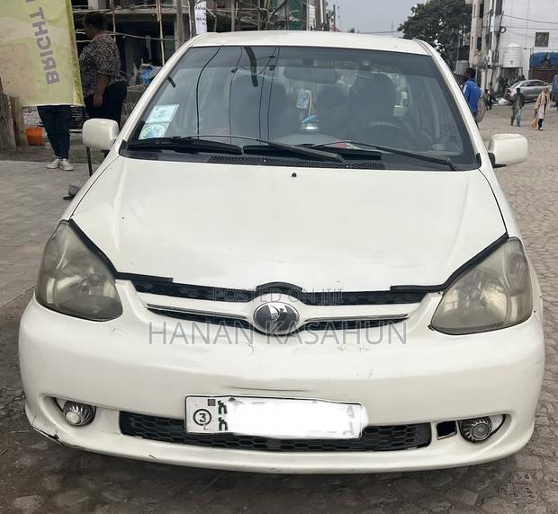 Toyota Platz 1.0 FWD 2004 White