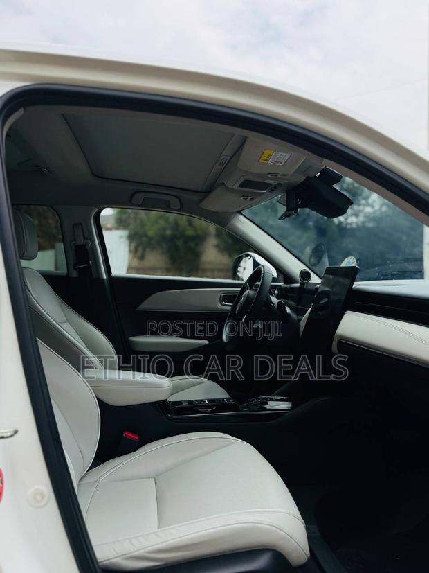 Honda e:NS1 2024 White