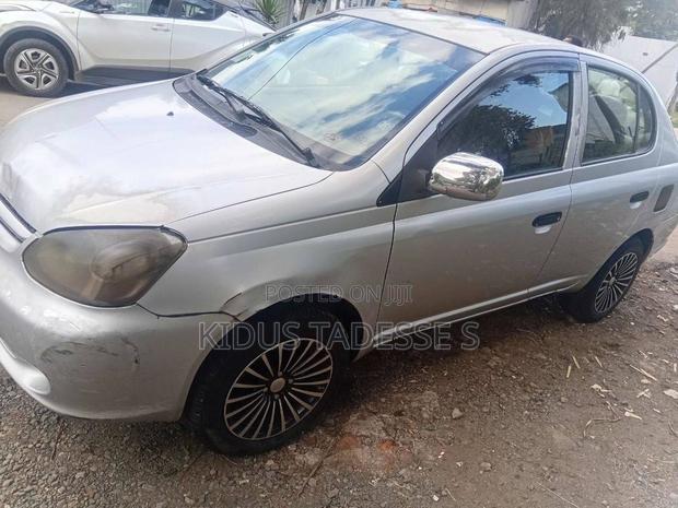 Toyota Platz 2005 Silver
