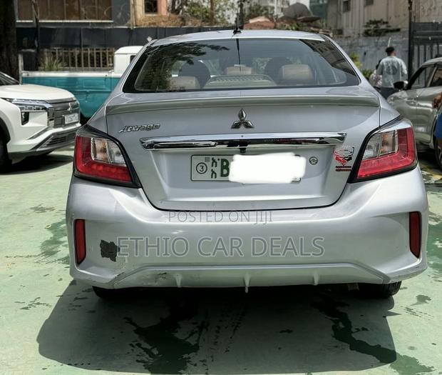 Mitsubishi Attrage 2021 Silver