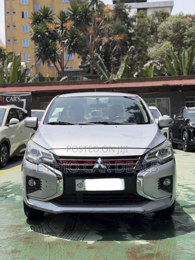 Mitsubishi Attrage 2021 Silver