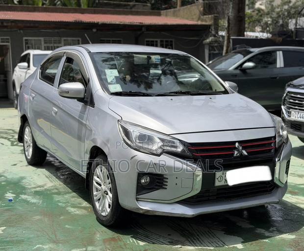 Mitsubishi Attrage 2021 Silver