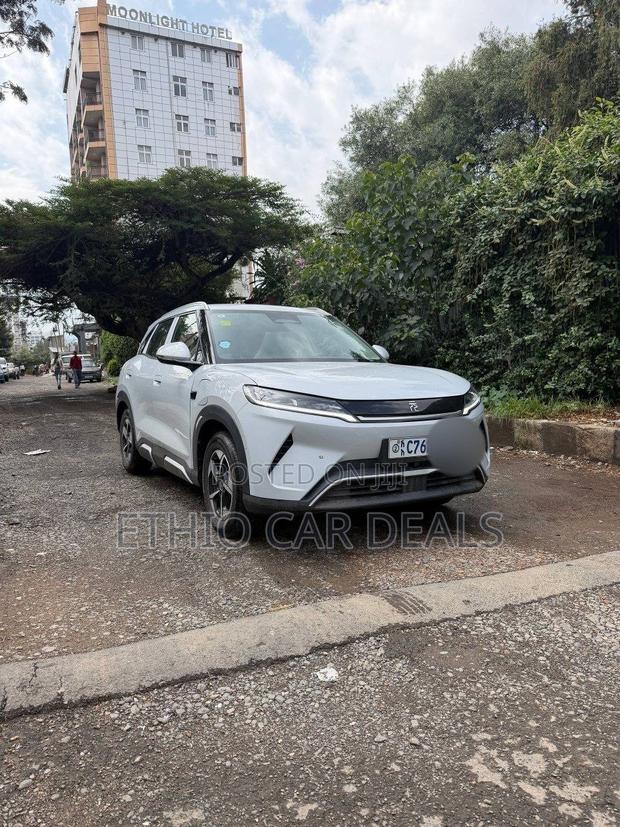 BYD Yuan Up 2025 Off white