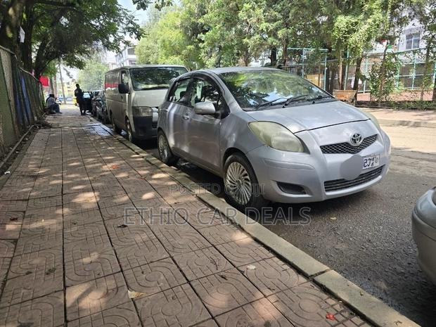 Toyota Yaris 2010 Silver