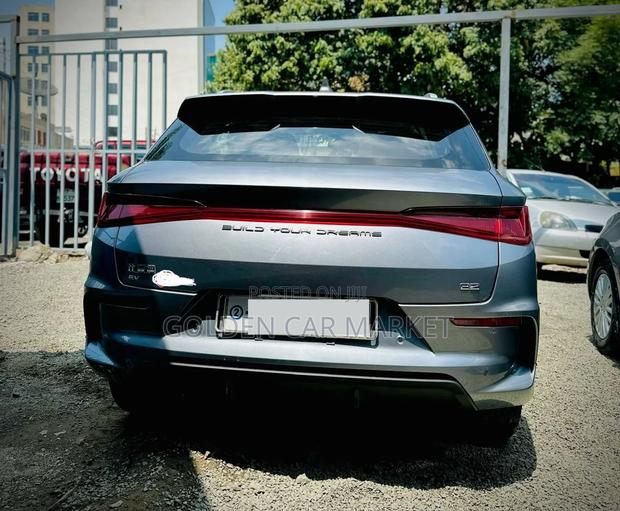 BYD E2 43 kWh 94 hp FWD 2025 Silver