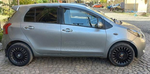 Toyota Yaris 1.0 Eco 2007 Gray