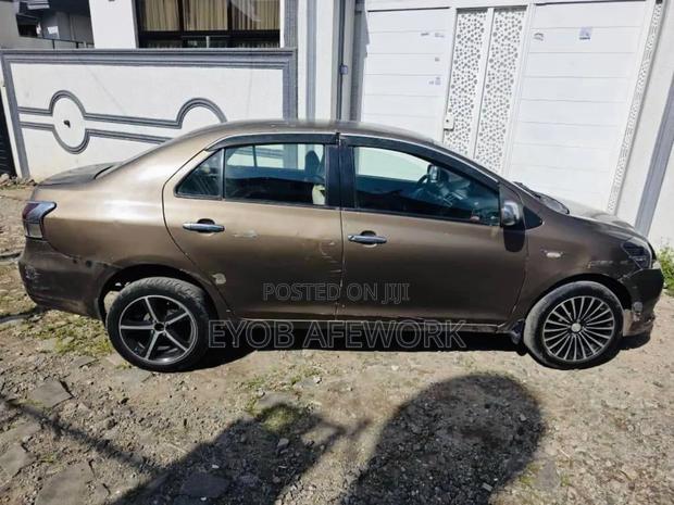 Toyota Yaris 1.3 2008 Brown