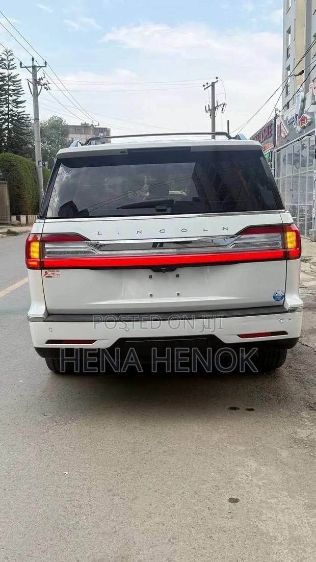 Lincoln Navigator 2021 White