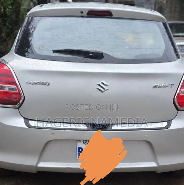 Suzuki Swift 2021 Silver
