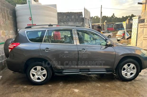 Toyota RAV4 2011 Gray