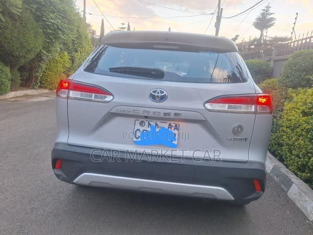 Toyota Corolla Cross Hybrid SE AWD 2023 Silver