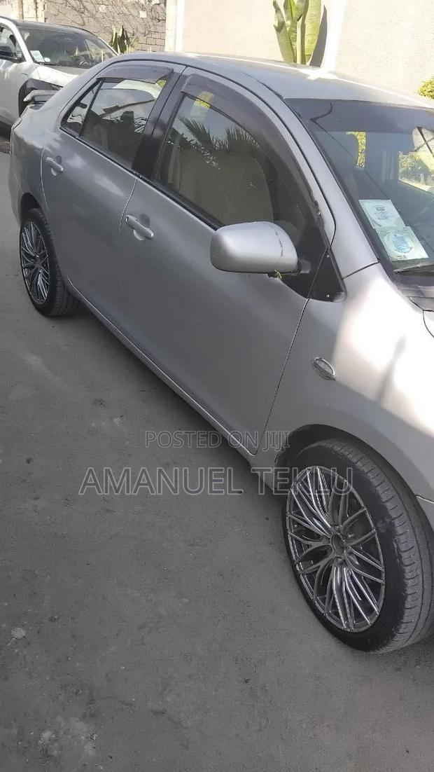 Toyota Belta 2006 Gray