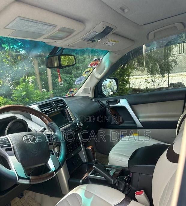 Toyota Land Cruiser Prado 2012 Black