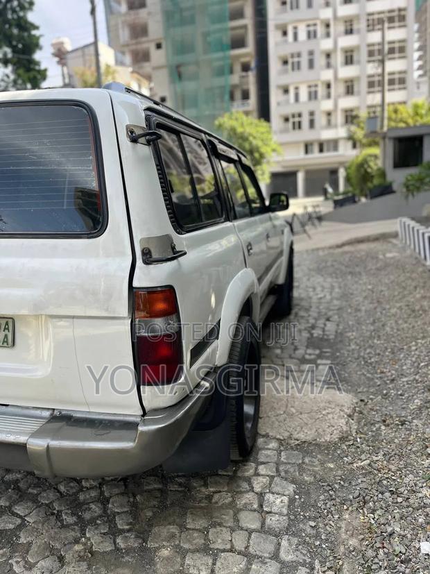 Toyota Land Cruiser 1993 White