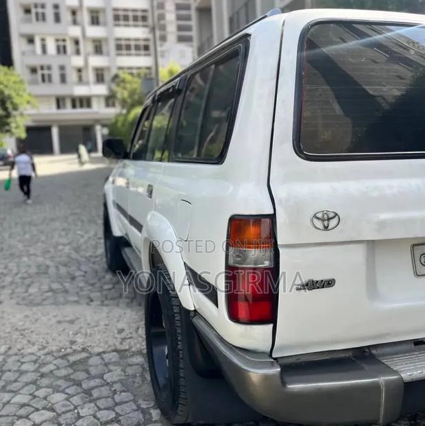 Toyota Land Cruiser 1993 White