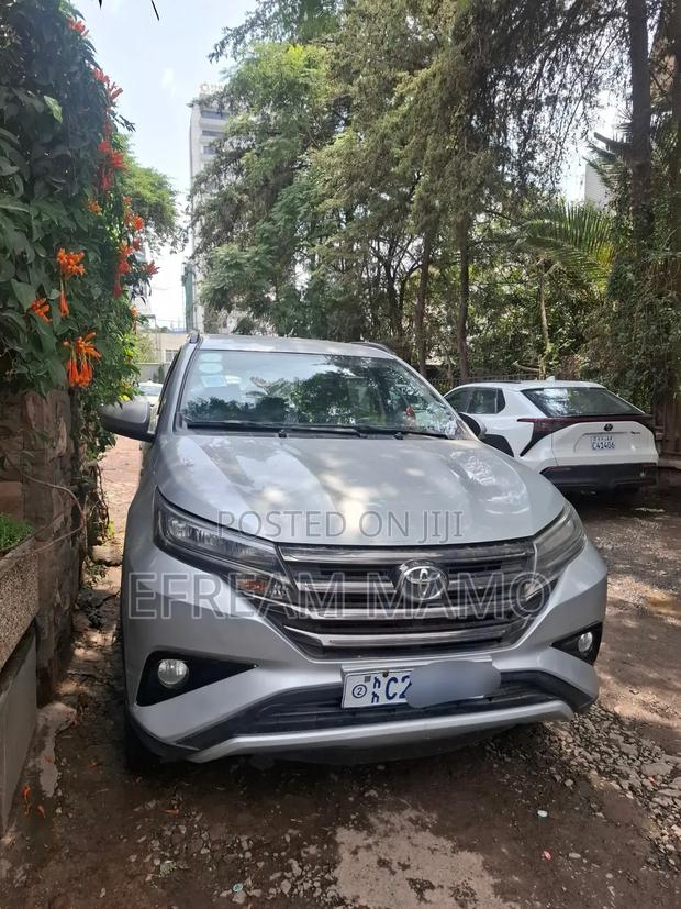 Toyota Rush 2022 Silver