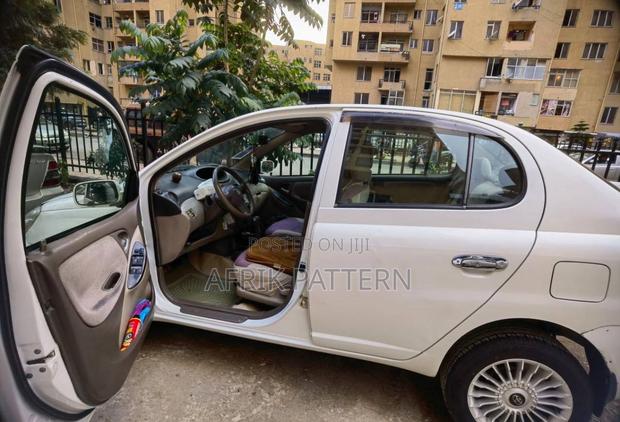 Toyota Platz 1.0 FWD 2005 White