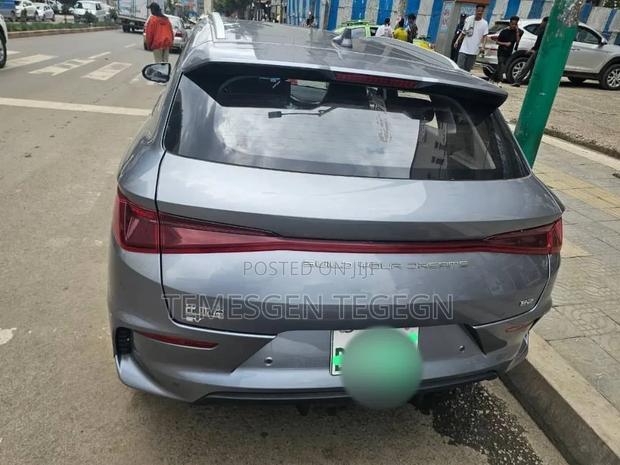 BYD E2 43 kWh 94 hp FWD 2024 Gray