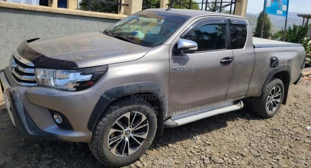 Toyota Hilux 2017 Gold