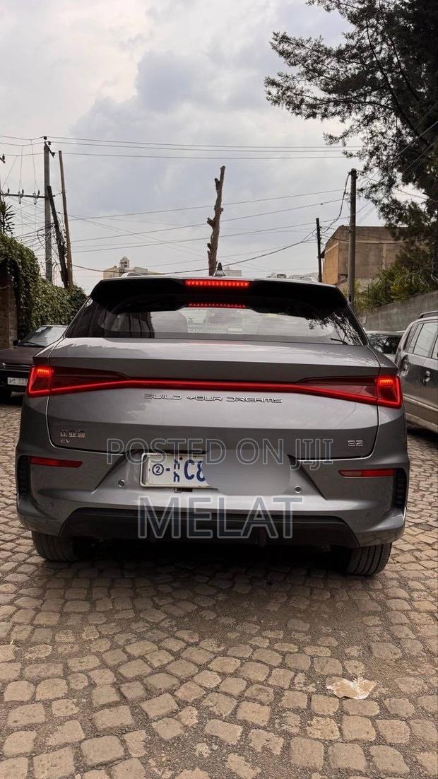 BYD E2 43 kWh 94 hp FWD 2025 Gray