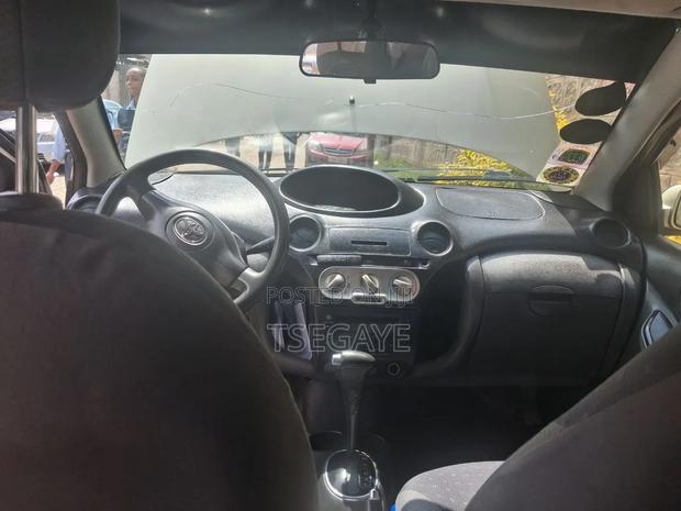 Toyota Vitz 2004 Gold