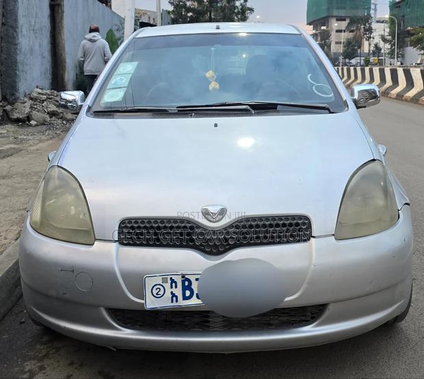 Toyota Vitz 2001 Silver