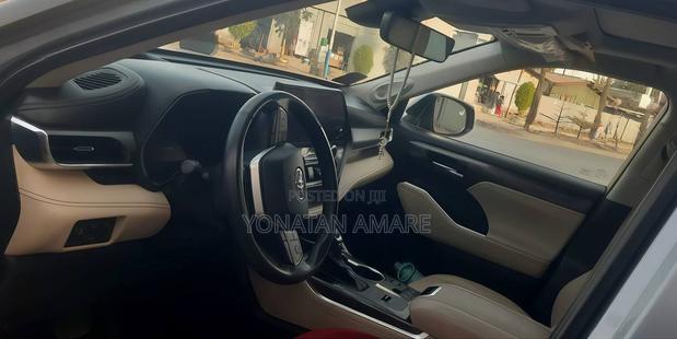 Toyota Highlander Hybrid 2024 Silver