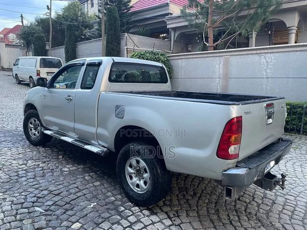 Toyota Hilux 2006 Silver