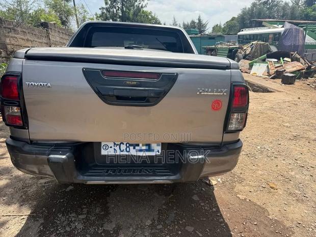 Toyota Hilux 2021 Gray