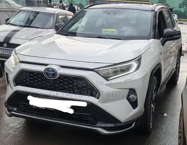 New Toyota RAV4 2024 White