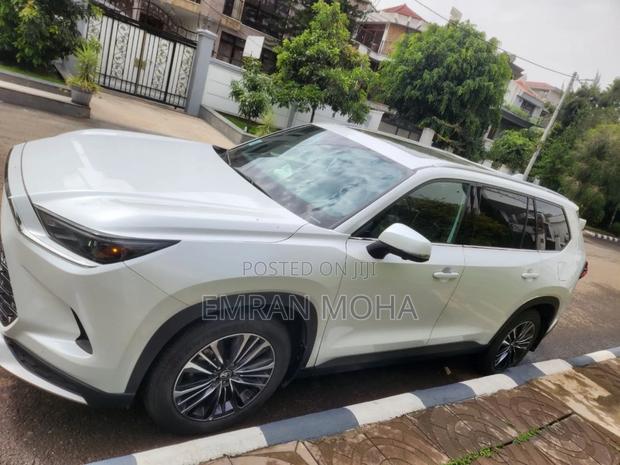Toyota Grand Highlander Hybrid 2025 White