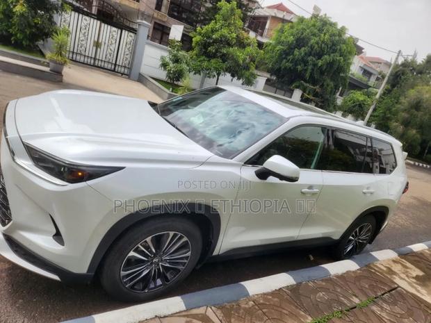 Toyota Grand Highlander Hybrid 2025 White