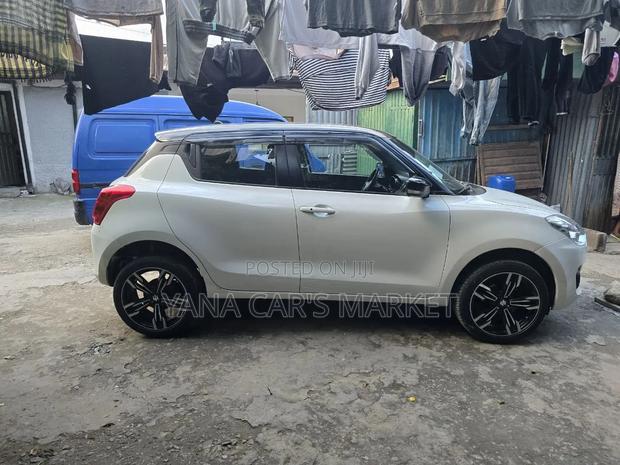 Suzuki Swift 2022 White