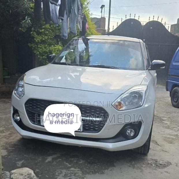 Suzuki Swift 2023 White