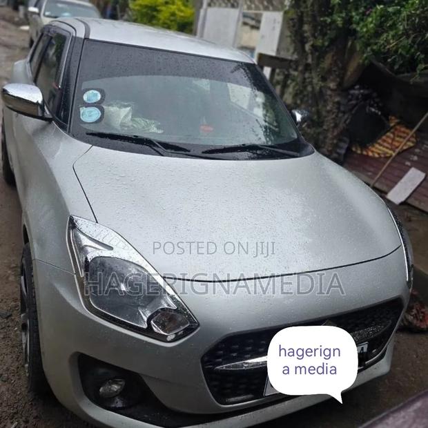 Suzuki Swift 2023 Silver