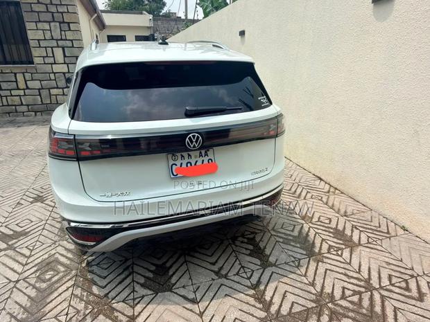 Volkswagen ID.6 2024 White
