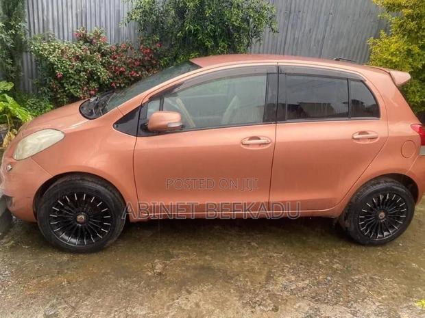 Toyota Vitz 2010 Orange